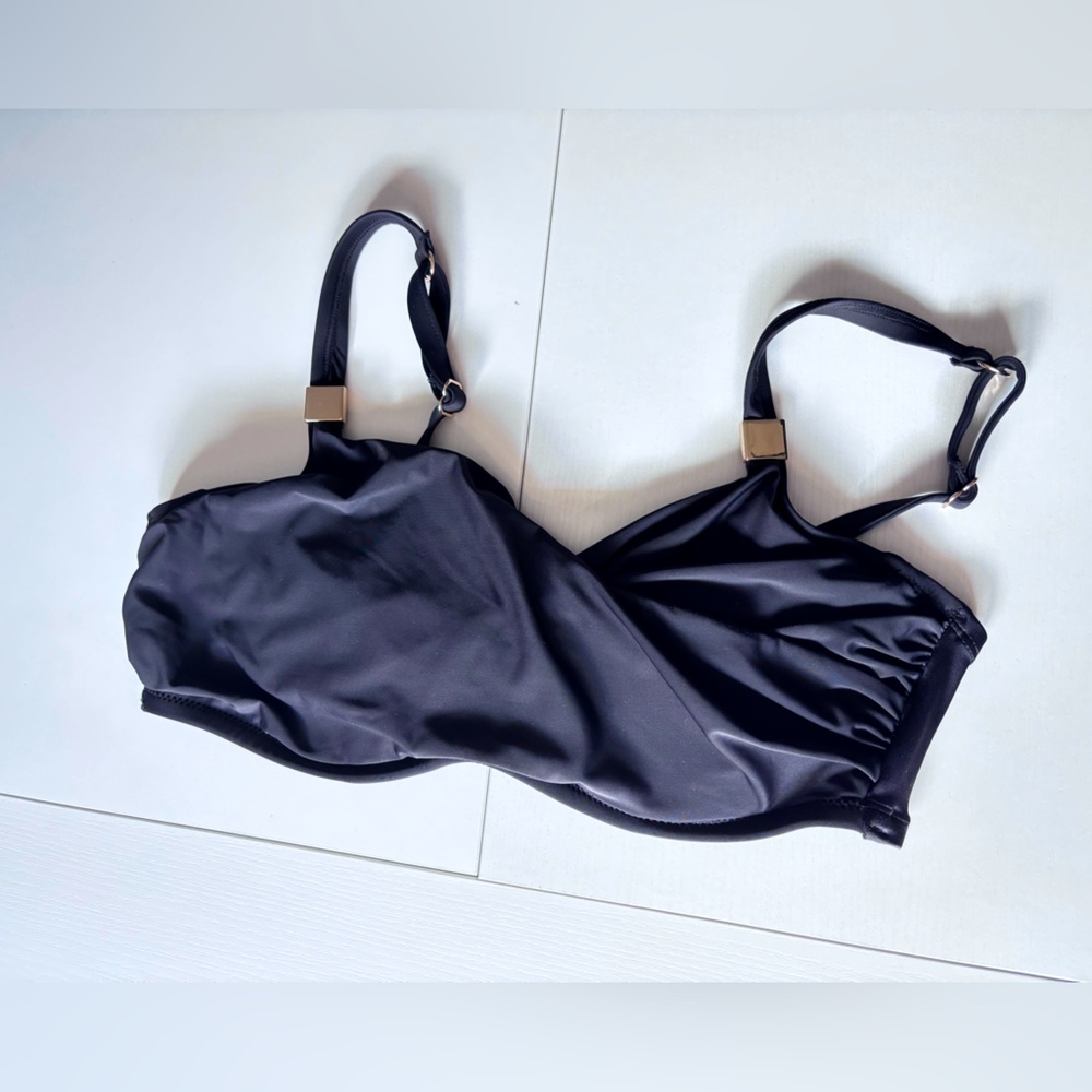 Miraclesuit Solid Surplice Bikini Top In Black Size 36D - Picture 5 of 10